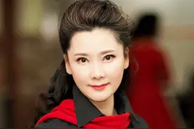 “不老女神”何赛飞：从业37年零绯闻，嫁给初恋，58岁依然灵动图片