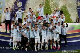 28年，阿根廷终获美洲杯，梅西赛后做的第一件事……图片