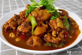 家常炖鸡，不要直接炖，教您正确做法，鸡肉软嫩入味，香气十足图片