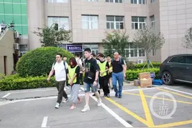 猖狂！86人操控23个贷款APP，一年诈骗6.3亿，恐吓女被害人，发裸照催债图片