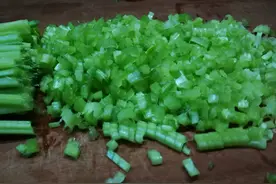 芹菜馅饺子没有芹菜味？牢记3个诀窍，不仅芹菜味浓，还鲜嫩好吃图片