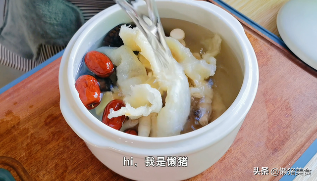 花胶淮山美颜汤的做法 2026年花胶淮山莲子鸡汤的做法 花胶淮山美颜汤的做法 2026年花胶淮山莲子鸡汤的做法