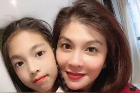 48岁泳坛金花夺奥运首金，身价过亿成美女总裁，二婚生子入英国籍图片