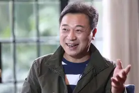 54岁张晞临娇妻曝光，结婚9年幸福如初，做一辈子配角又何妨？图片