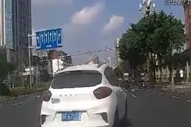 没素质！南充一司机恶意别车被处罚图片