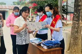 乐东县税务局开展卫生大扫除活动暨税宣进乡村图片