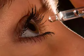 眼药水怎么滴？直接滴眼球上毁眼睛？方法在这里！【科普一分钟】图片