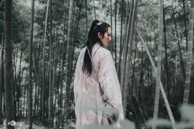 小说：生死看淡，不服就干，逃命吧，小狐妖。图片