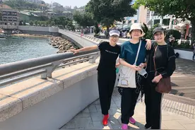 64岁米雪晒姐妹登山照，两个妹妹身材圆润，米雪却瘦过头显憔悴图片