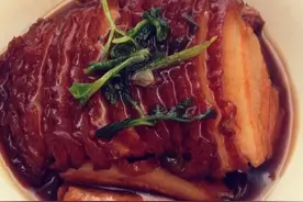 美食推荐：香辣鸡胗、泡椒莴笋肉片、香辣猪耳丝、虎皮扣肉的做法图片