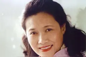 “东方夜莺”朱逢博：30岁嫁给老师，守着丈夫的骨灰生活至今图片