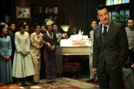 “狠角”海一天，58岁因‘坏人’与观众结缘，娶小12岁娇妻超幸福图片