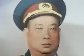 爱之深责之切！贺龙元帅为了一件事，打了爱将贺炳炎两耳光？图片