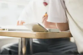 26岁研究生的悔恨：但凡当时有人能骂我一句，我也不会沦落到今天图片