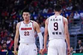广东队续约内线曾繁日，北京队前外援签约海外，赵继伟民政局领证图片