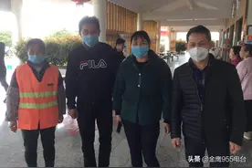复工路上急赶路 误将包落服务区 许广高速常宁服务区保洁员拾金不昧还失主图片