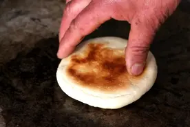 陕西一家人在青白江：一天要卖几百个的肉夹馍是留下来的唯一理由图片