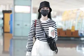 沈梦辰把毛衫塞进裤子里，腰上还没一丝赘肉，纸片身材太高级图片
