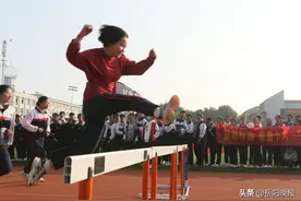 秋阳正好 运动无限——岳阳县一中举办第43届田径运动会图片