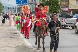 平江县南江镇：土味花轿成迎亲“网红”图片