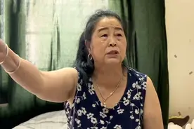六旬老太二婚嫁小16岁小伙，婚后发现他一无所有，子女：她活该图片