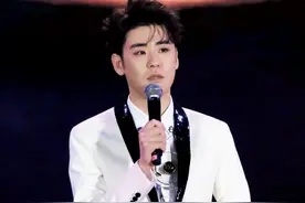 德云社再出事？郭德纲小舅子获奖却被炮轰不要脸，本人态度显情商图片