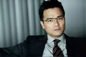 影帝林家栋的荒唐家史：父亲N次出轨只为生子，母亲沦为生育机器图片