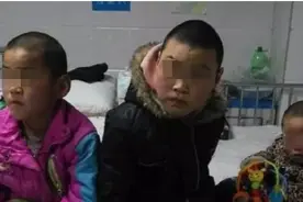 夫妻连生3个孩子都是脑瘫，为救他们负债累累，大哭：老天爷不公图片
