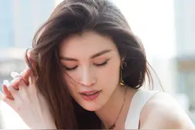 不愧是国际超模，身高178的完美身材，大长腿细腰太撩人了图片