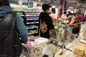 过度屯粮，会造成物价上涨，恐慌性抢购不划算图片