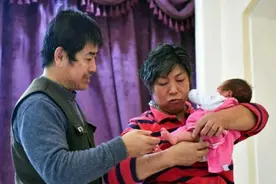 “我养弟弟，谁养我儿子？”大女儿忍不住哭诉，父母无言以对图片