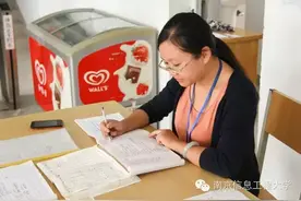 太牛了！江苏这位宿管阿姨"火了"，中英文切换自如，一口流利英语令人惊艳图片