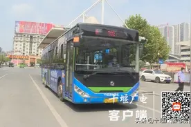 昨晚，十堰202路公交车上发生惊心动魄一幕，结局太暖了图片