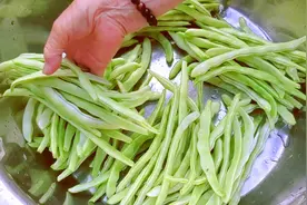 芸豆包子芸豆切完直接拌馅是大忌，多加一步，鲜香味美没生味，鲜图片