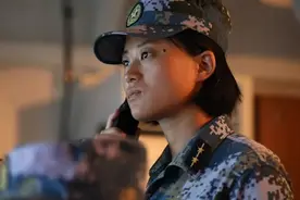 90后女副作战长刷屏，网友评论：好飒图片