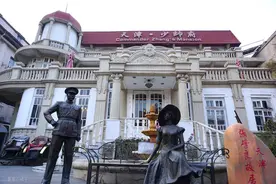 民国四大美男之一，用筷子一只黑一只白，家里豪华到整层都是舞厅图片
