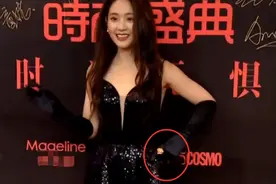 时尚盛典尴尬瞬间：刑菲掉假发片，吴昕暗讽关晓彤，王菊炒作翻车图片