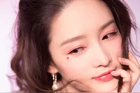 甜过七夕！李沁眼角爱心泪痣吸睛，元气桃花妆少女感满满图片