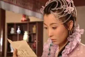 她演过2次“第一美人”，第一次被女二抢了风头，第二次非常惊艳图片