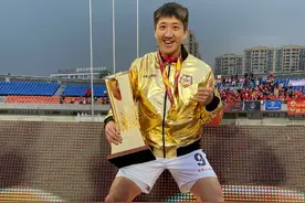 高迪告别长春亚泰，跟随上海申花出征亚冠，收获队友、球迷祝福图片