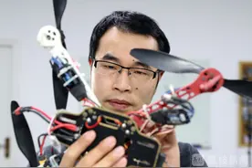无人机装调工：疫情下解锁空中喊话+巡查，梦想打造“空中机器人”图片