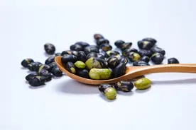 为白发增多而烦恼？多吃这三种食物，滋补肝肾，乌发生发图片