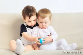 如何从怀孕开始建立两孩子的“情感联结”？如何引导孩子良性互动图片
