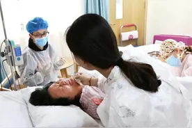 宝妈哭诉：上了产床成“待宰羔羊”，生孩子那一刻，颜面尽失图片