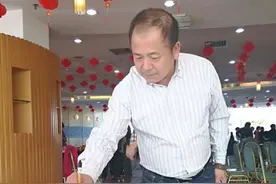 画家胡强‖他的山野之灵气，是细节生动描述的…气势和悠远的意境图片