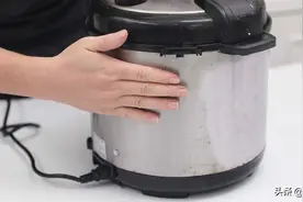 厨房电器脏了别愁，教你清洁方法，污渍一擦就干净，简单又好用图片