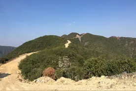登顶昆明十大山峰之黑风山图片