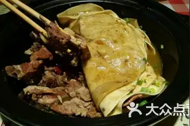 铁锅羊肉焖饼子（新疆乌鲁木齐明圆新时代大酒店特色菜品）图片