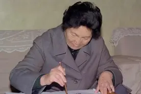 新中国第二位女副总理，17岁加入共产党，2011年病逝，享年90岁图片