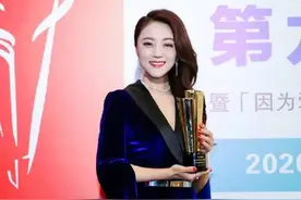 玖月奇迹王小玮终于放大招！穿西服真空装，这才叫“水蜜桃”身材图片